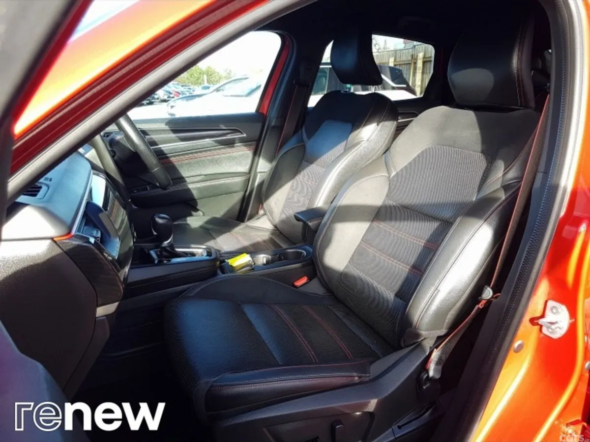 Renault Arkana Hatchback, Petrol, 2022, Red