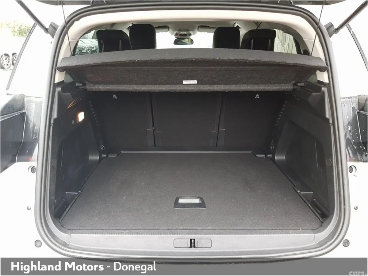 Citroen C5 Aircross MPV, Petrol Hybrid, 2024, White
