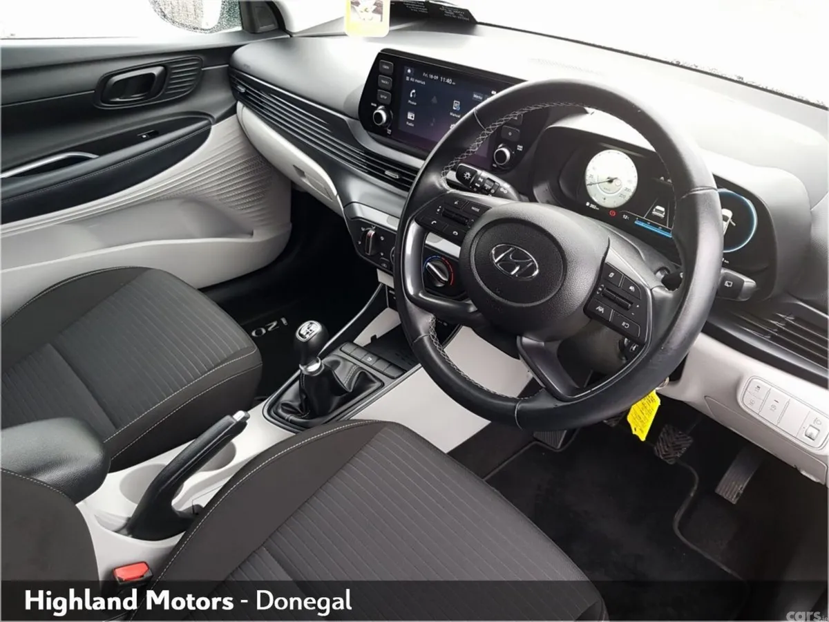 Hyundai i20 Hatchback, Petrol, 2023, White