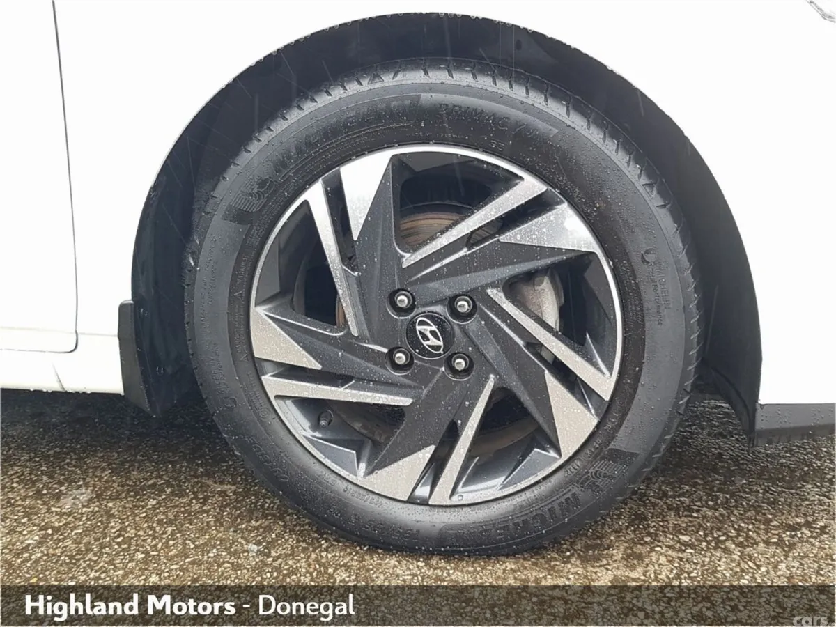 Hyundai i20 Hatchback, Petrol, 2023, White