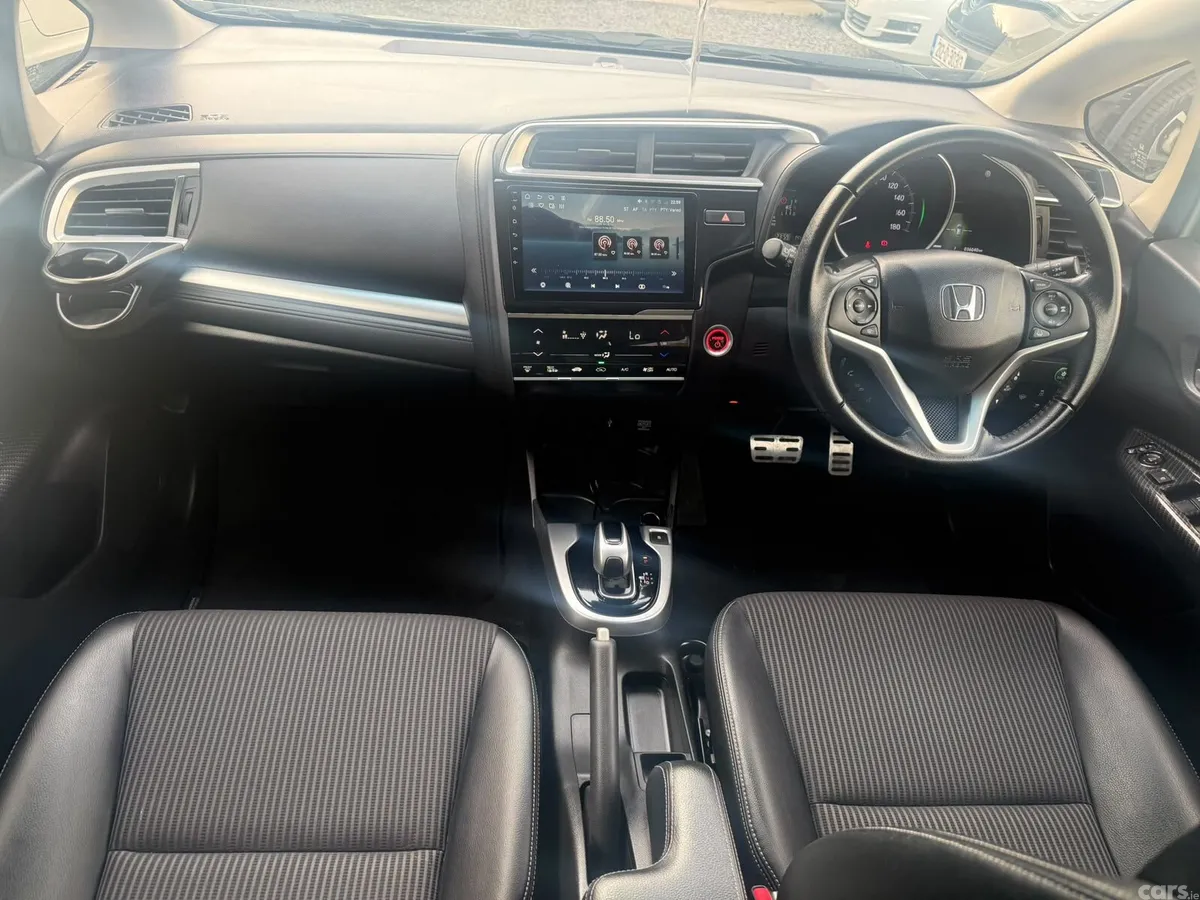 Honda Fit Hatchback, Petrol, 2019, White