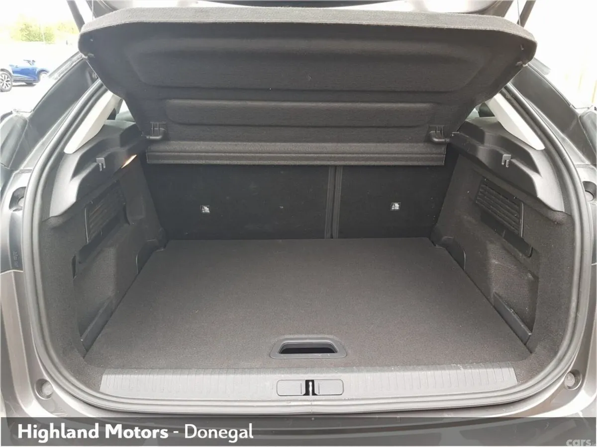 Citroen C4 Hatchback, Petrol, 2023, Grey