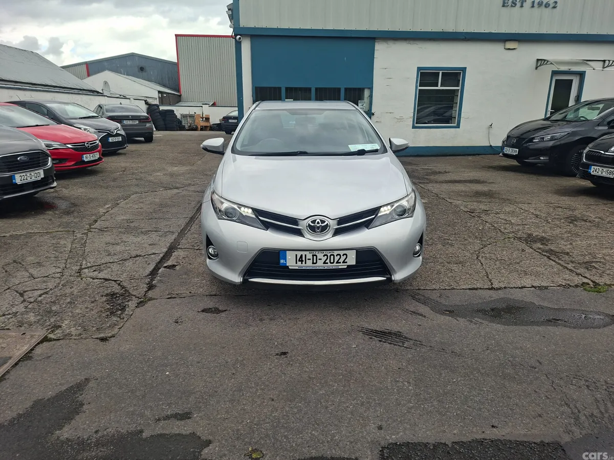 Toyota Auris Hatchback, Diesel, 2014, Silver