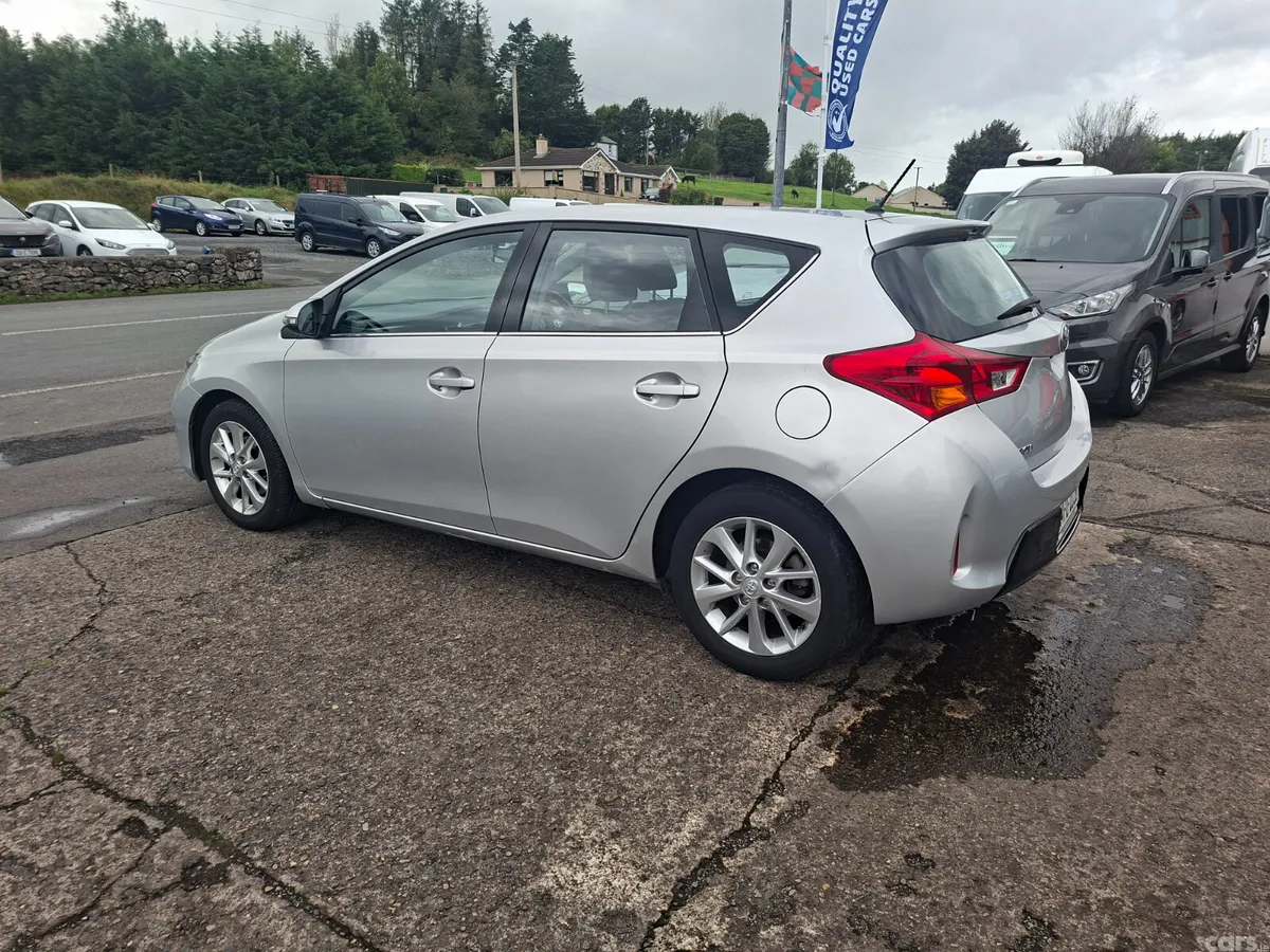 Toyota Auris Hatchback, Diesel, 2014, Silver