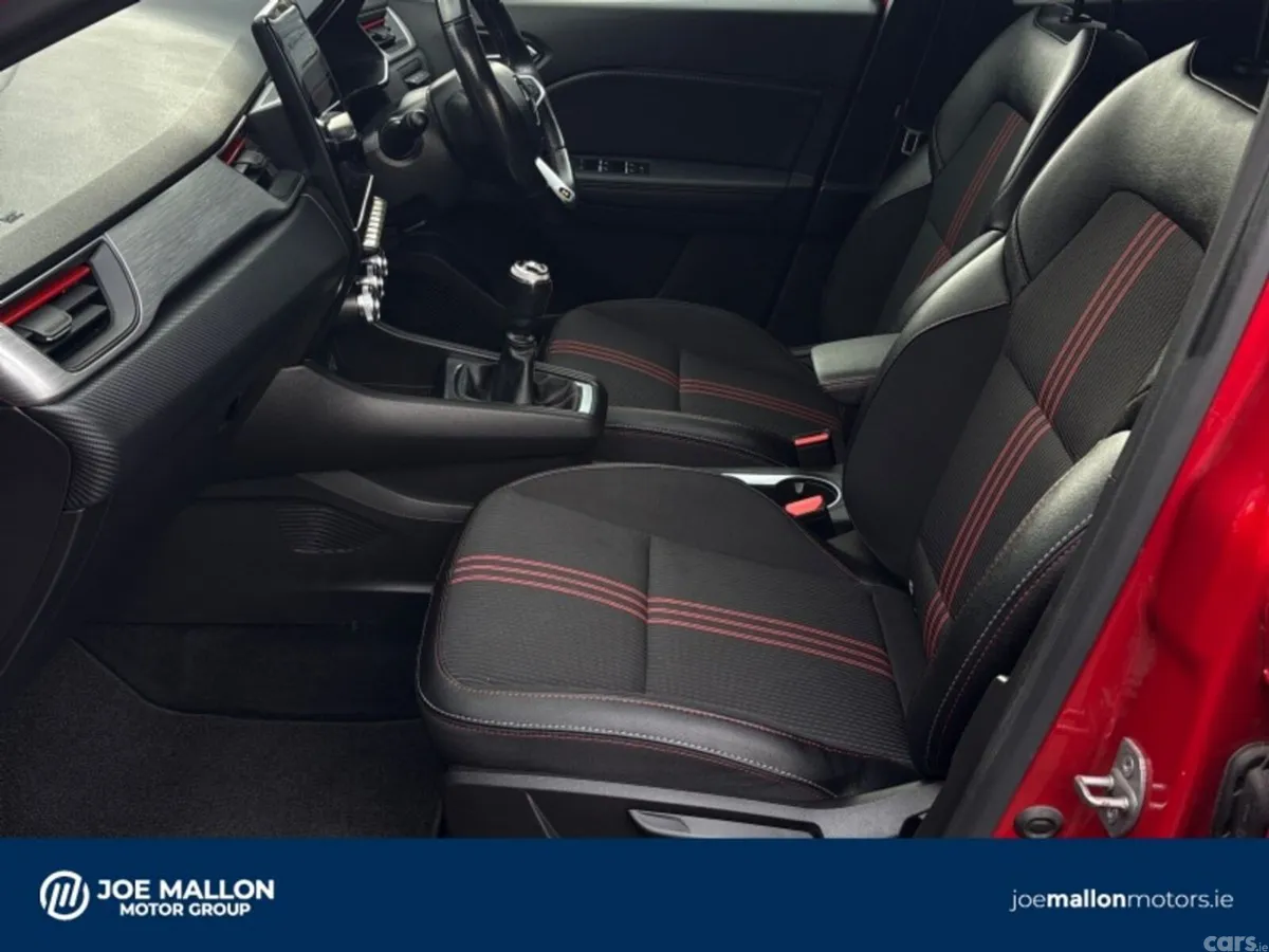Renault Captur Hatchback, Petrol, 2023, Red