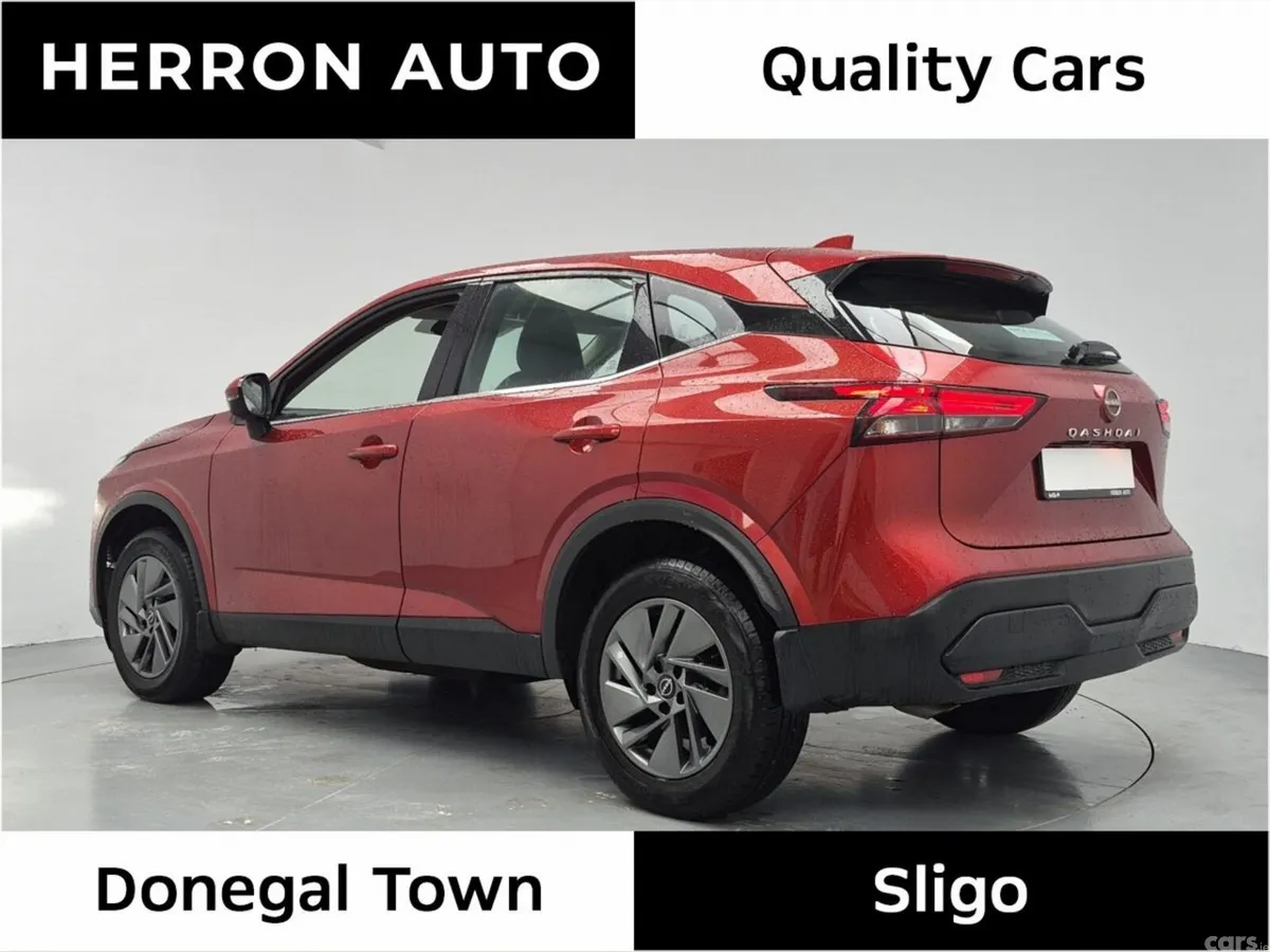 Nissan Qashqai MPV, Petrol, 2023, Red
