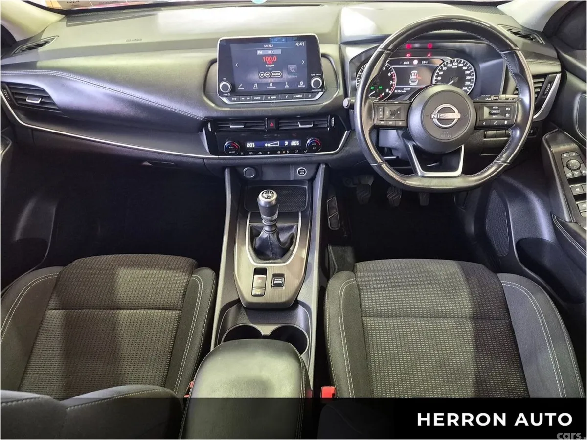 Nissan Qashqai MPV, Petrol, 2023, Red