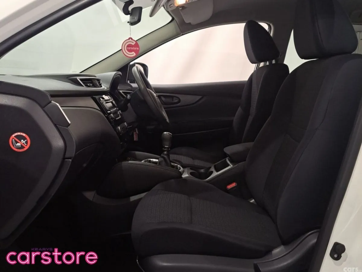Nissan Qashqai SUV, Petrol, 2017, White