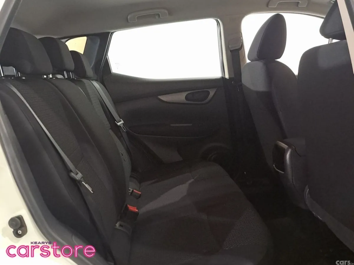 Nissan Qashqai SUV, Petrol, 2017, White