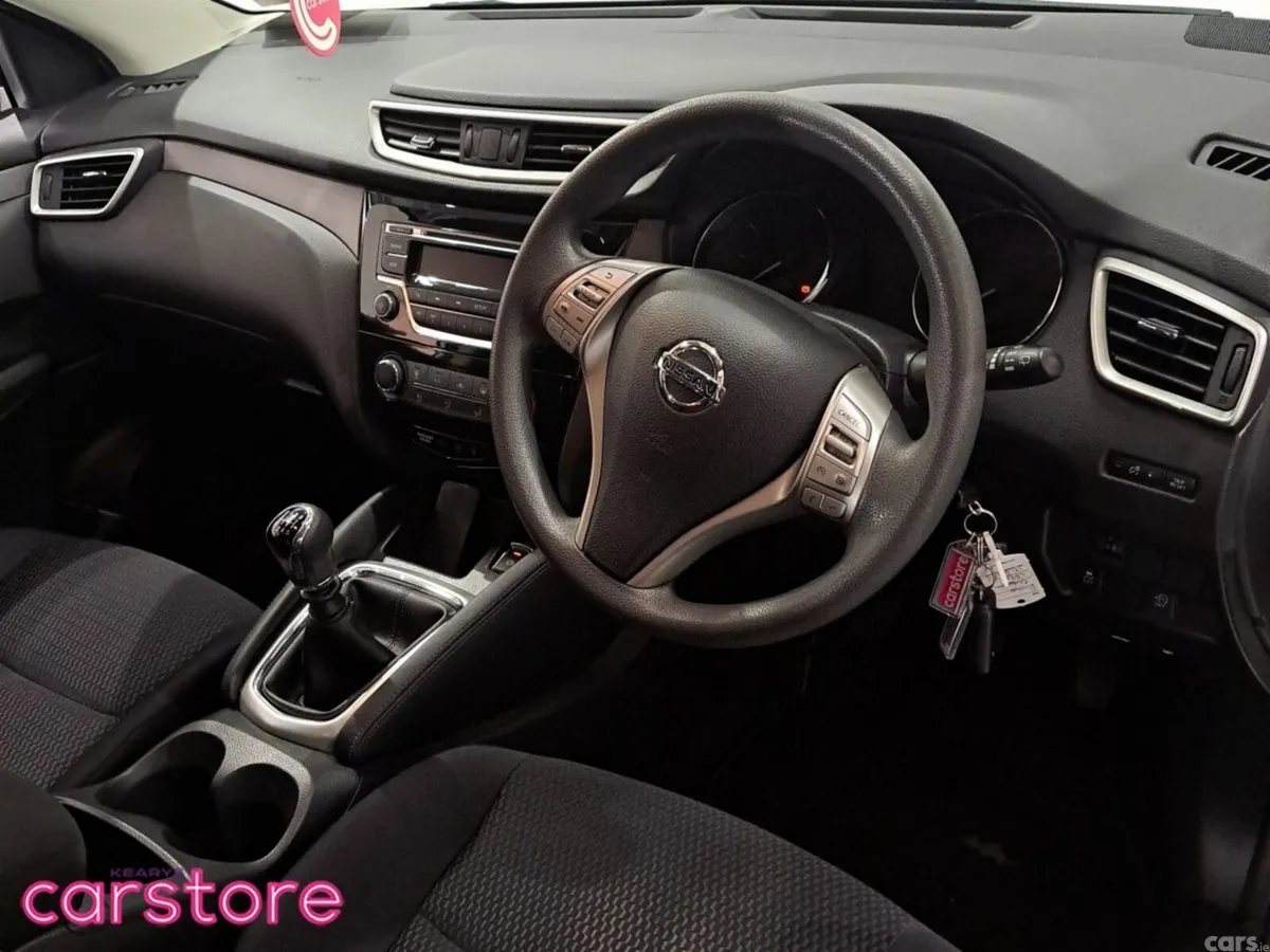 Nissan Qashqai SUV, Petrol, 2017, White