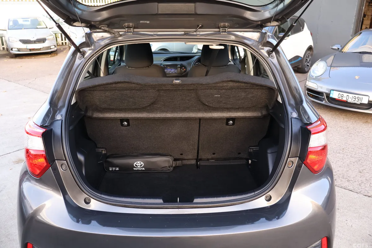 Toyota Yaris MPV, Petrol, 2019, Grey