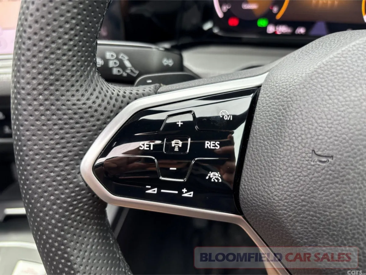 Volkswagen Golf Hatchback, Petrol, 2022, Red
