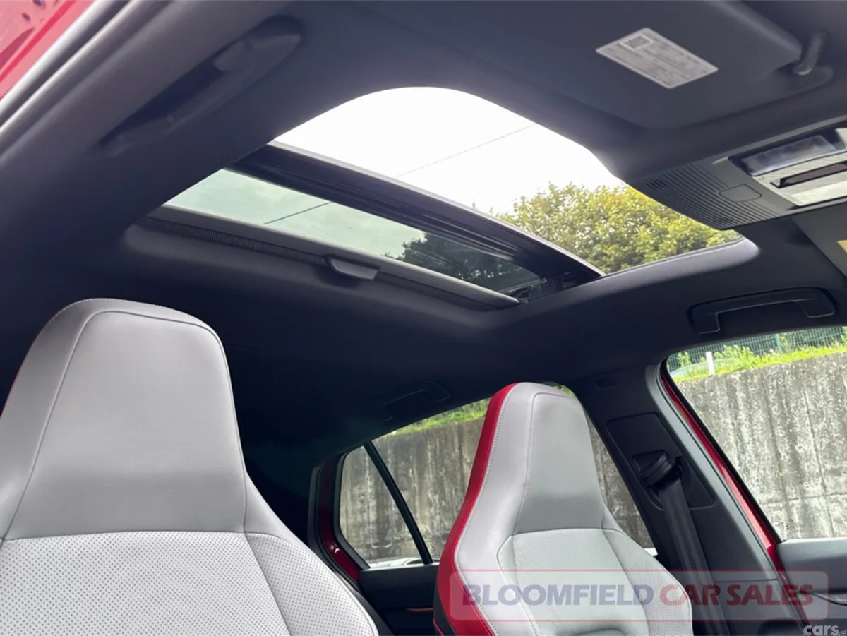 Volkswagen Golf Hatchback, Petrol, 2022, Red