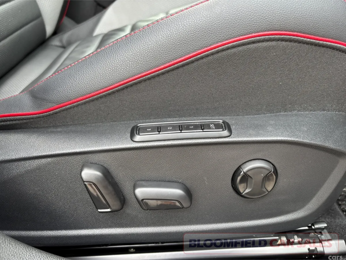 Volkswagen Golf Hatchback, Petrol, 2022, Red