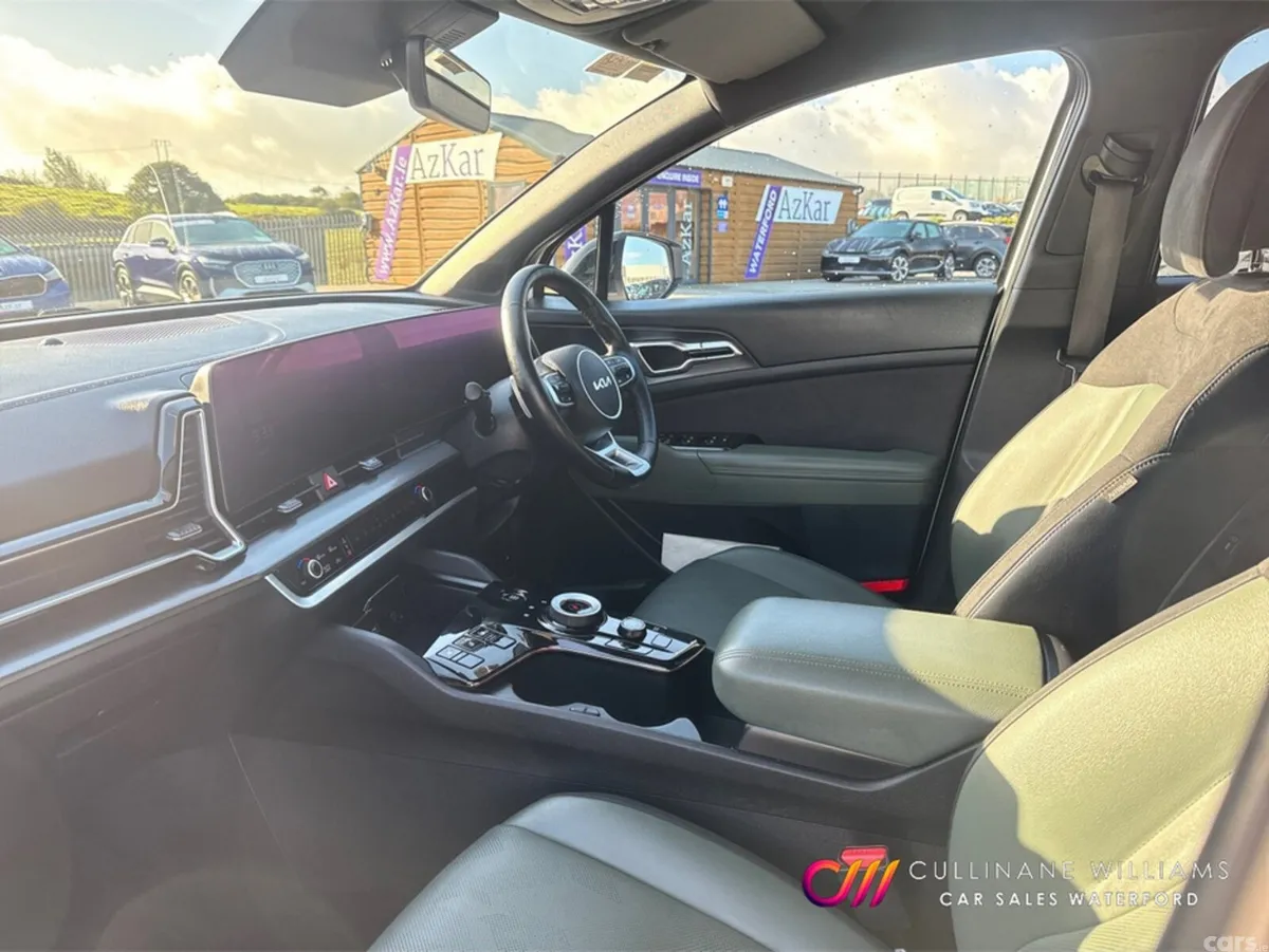 Kia Sportage SUV, Petrol Hybrid, 2024, White