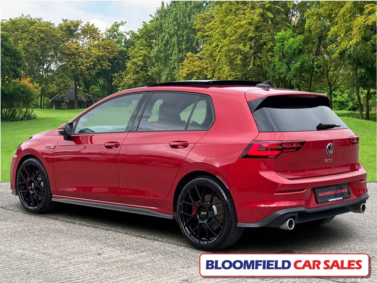 Volkswagen Golf Hatchback, Petrol, 2022, Red