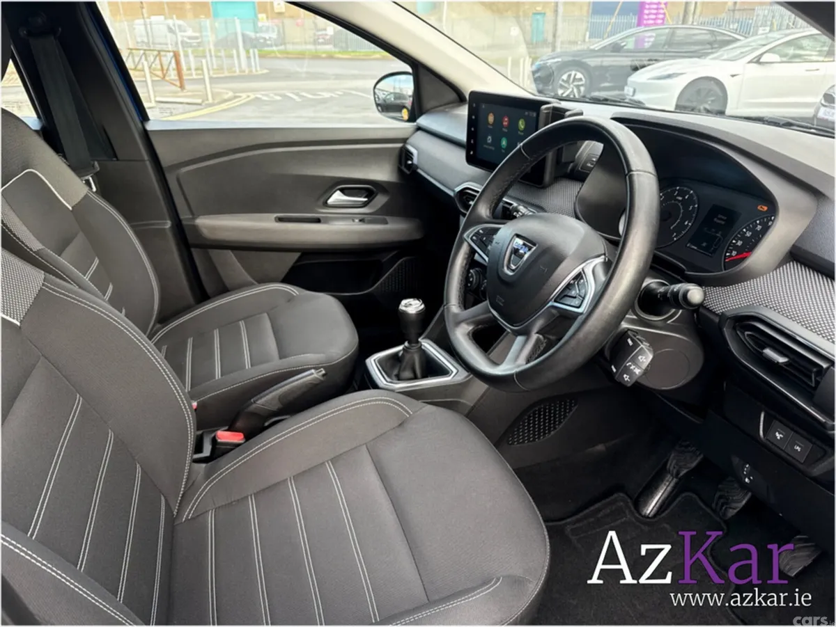 Dacia Sandero Hatchback, Petrol, 2021, Blue