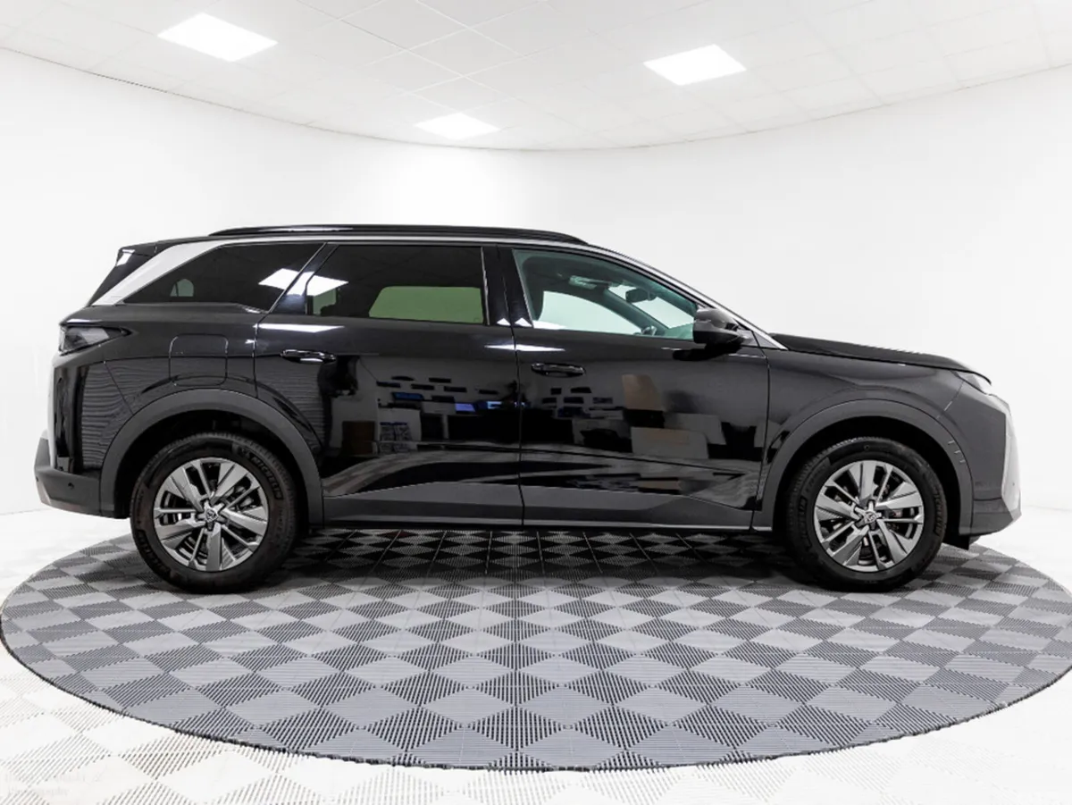 Peugeot 5008 SUV, Petrol Hybrid, 2026, Black