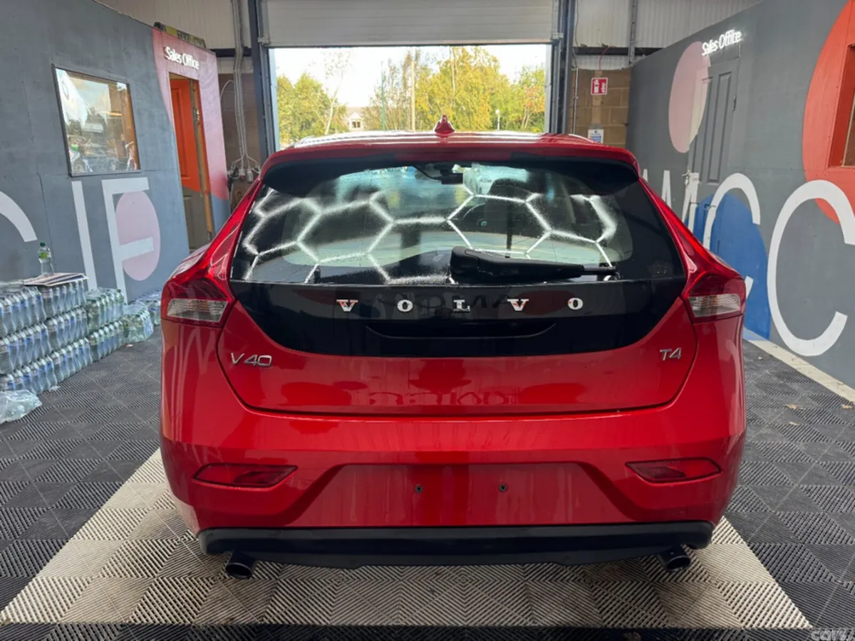 Volvo V40 Estate, Petrol, 2014, Red