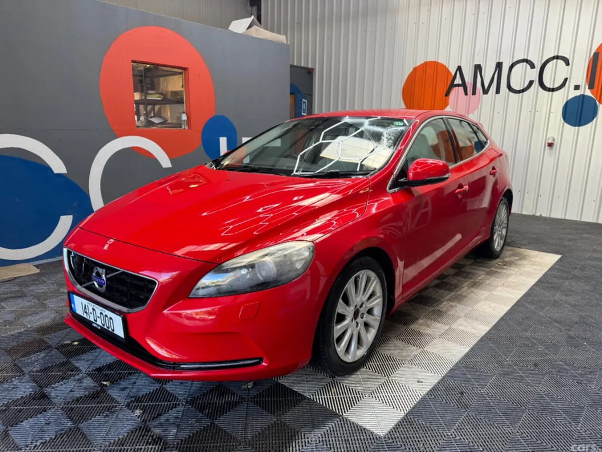 Volvo V40 Estate, Petrol, 2014, Red