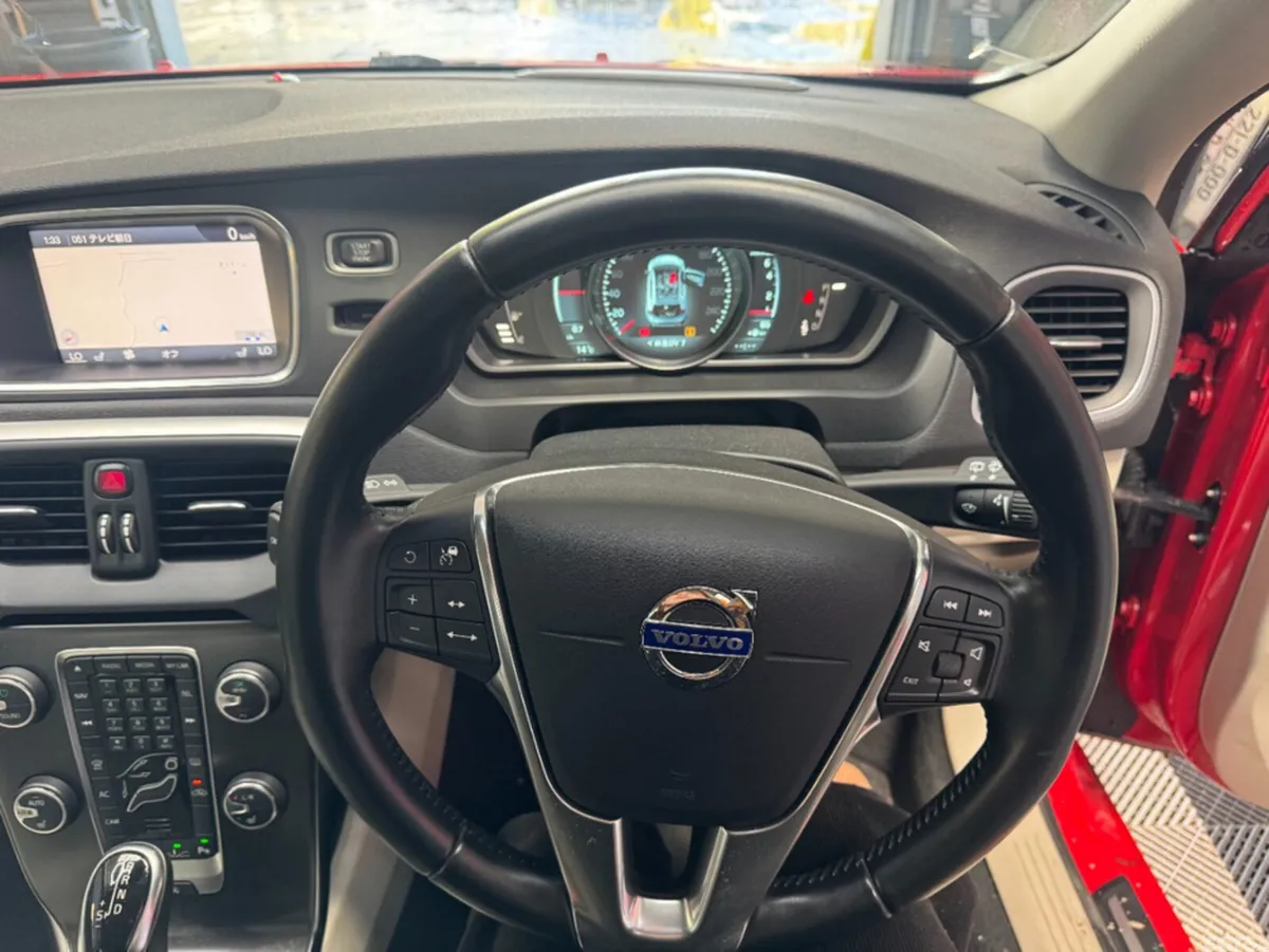 Volvo V40 Estate, Petrol, 2014, Red