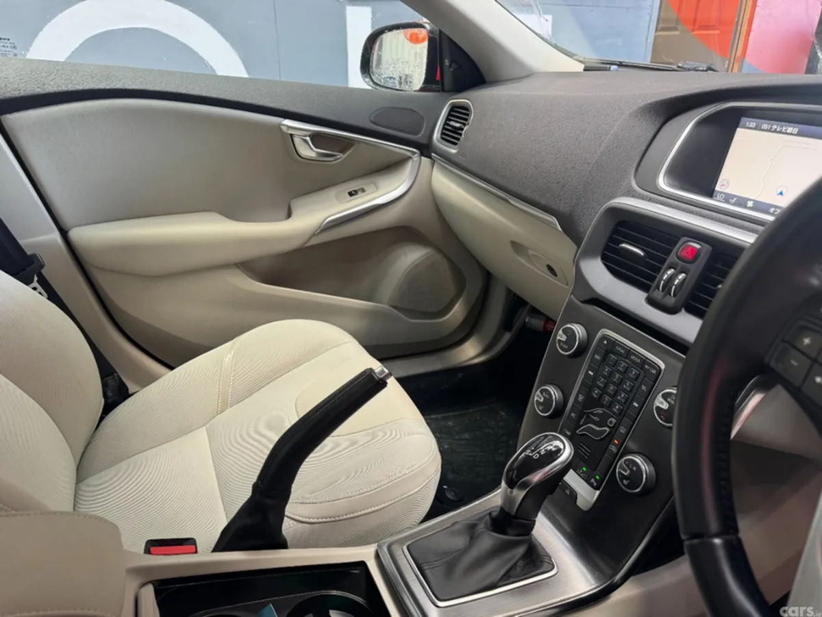 Volvo V40 Estate, Petrol, 2014, Red