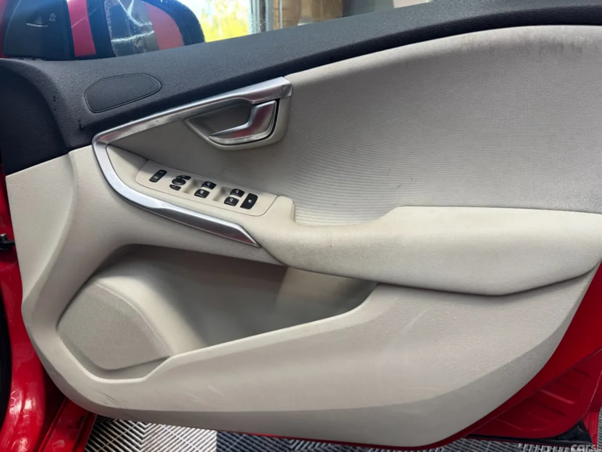 Volvo V40 Estate, Petrol, 2014, Red