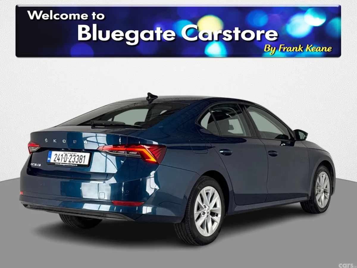 Skoda Octavia Saloon, Diesel, 2024, Blue