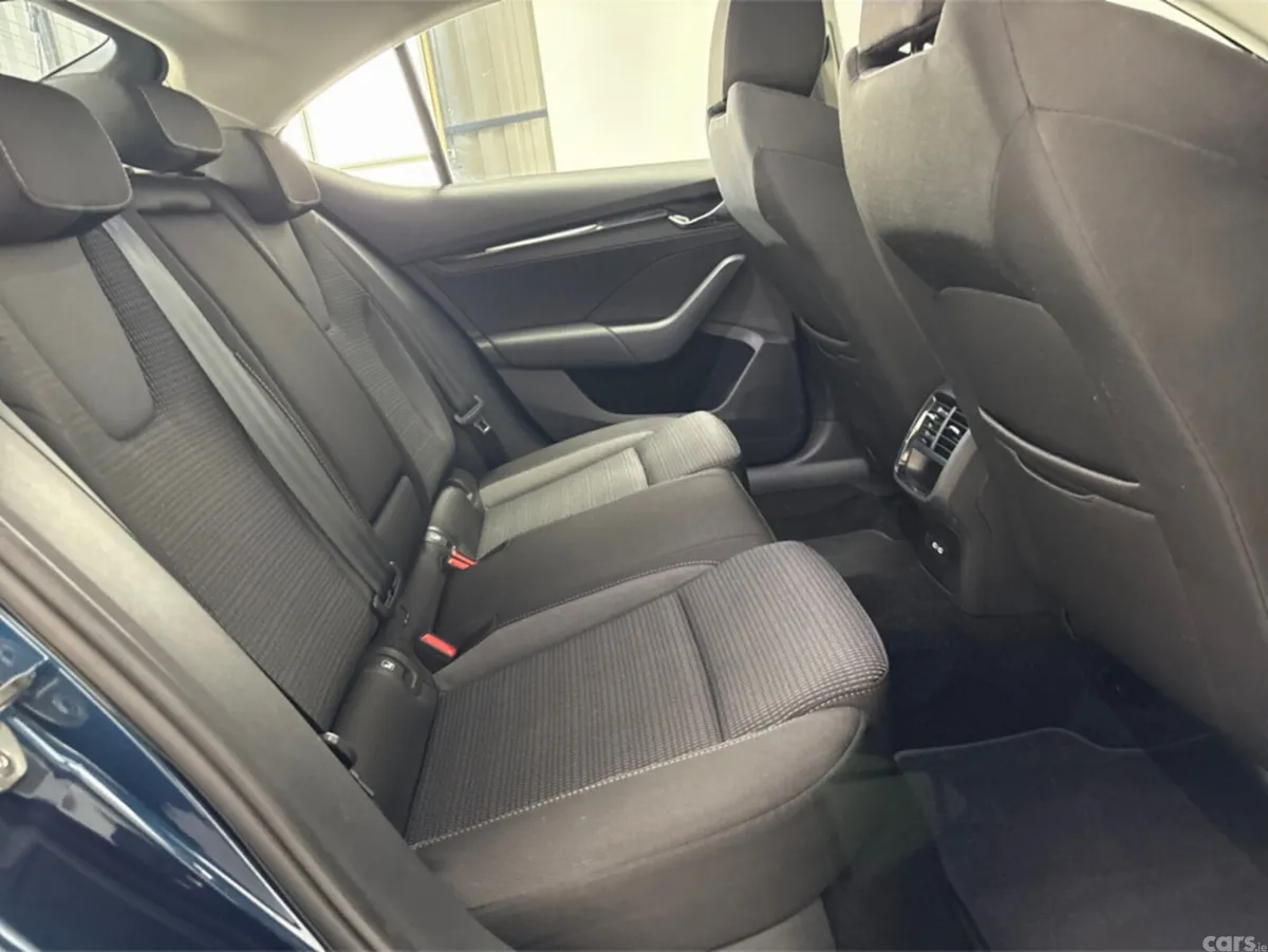 Skoda Octavia Saloon, Diesel, 2024, Blue