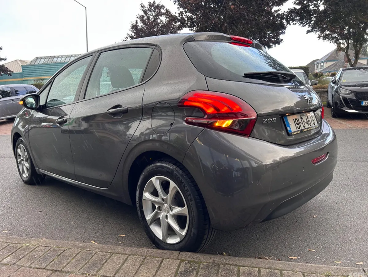 Peugeot 208 Hatchback, Petrol, 2019, Grey