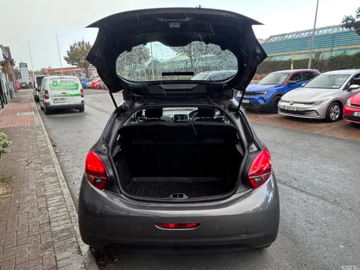 Peugeot 208 Hatchback, Petrol, 2019, Grey