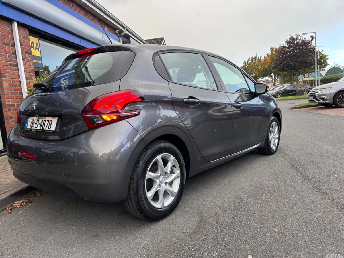Peugeot 208 Hatchback, Petrol, 2019, Grey