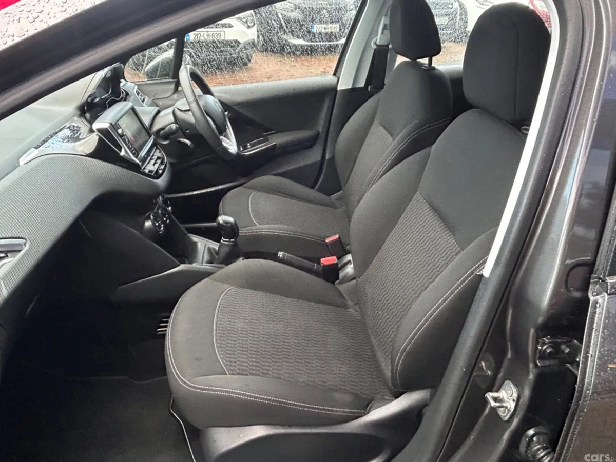 Peugeot 208 Hatchback, Petrol, 2019, Grey