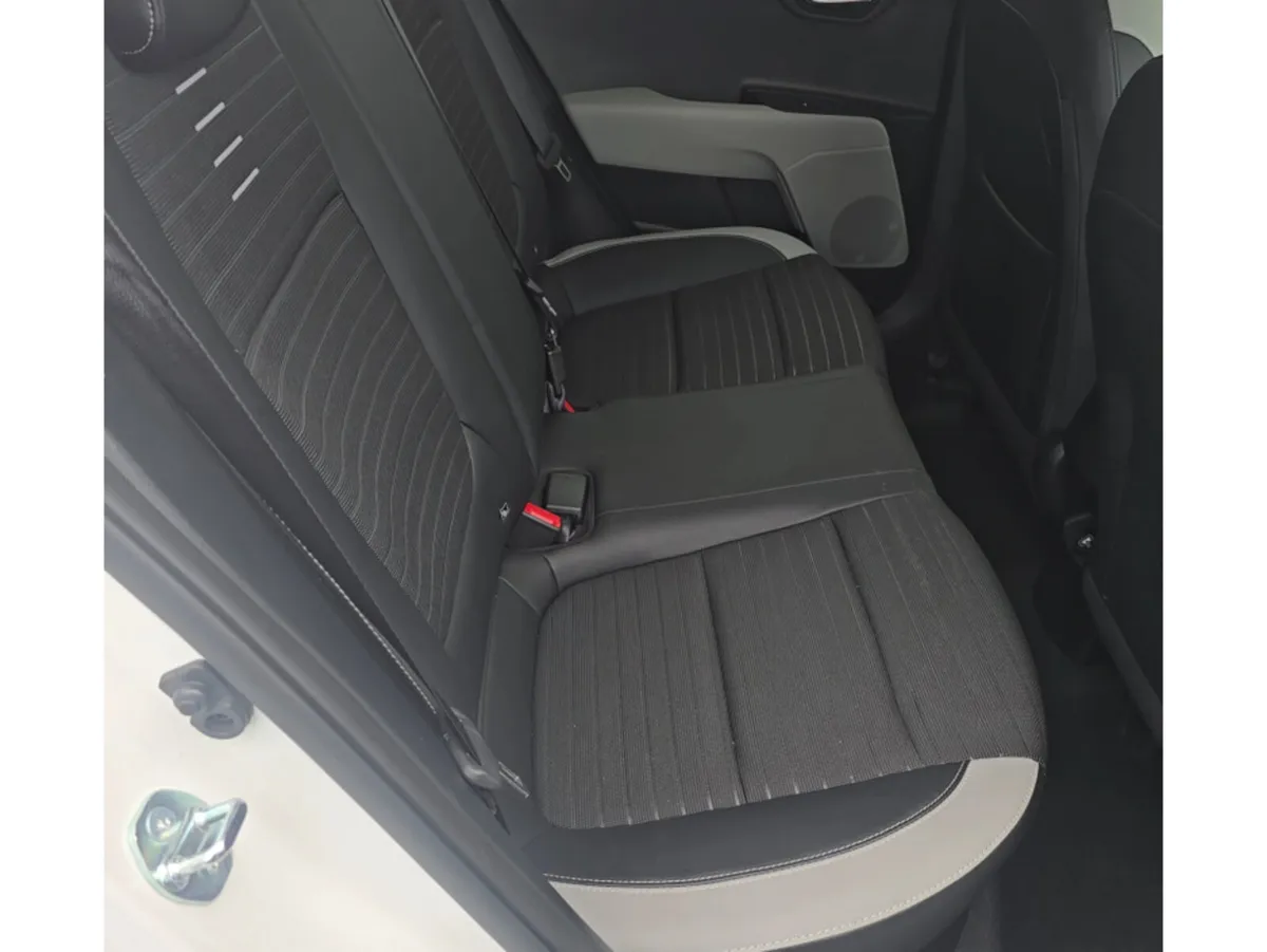 Kia Stonic SUV, Petrol Hybrid, 2026, White