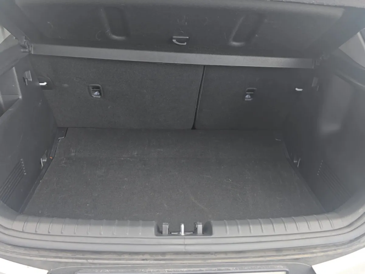 Kia Stonic SUV, Petrol Hybrid, 2026, White