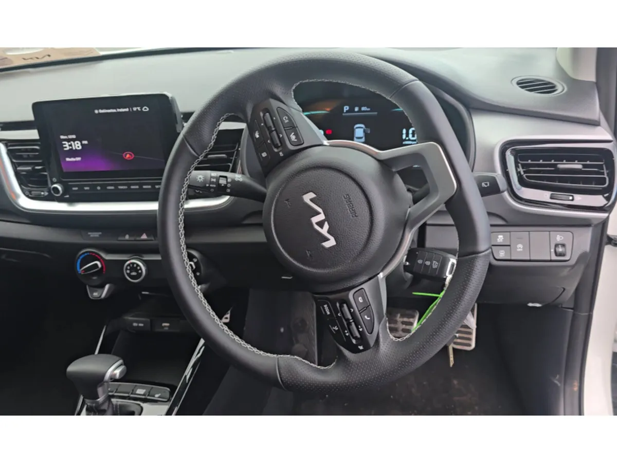 Kia Stonic SUV, Petrol Hybrid, 2026, White