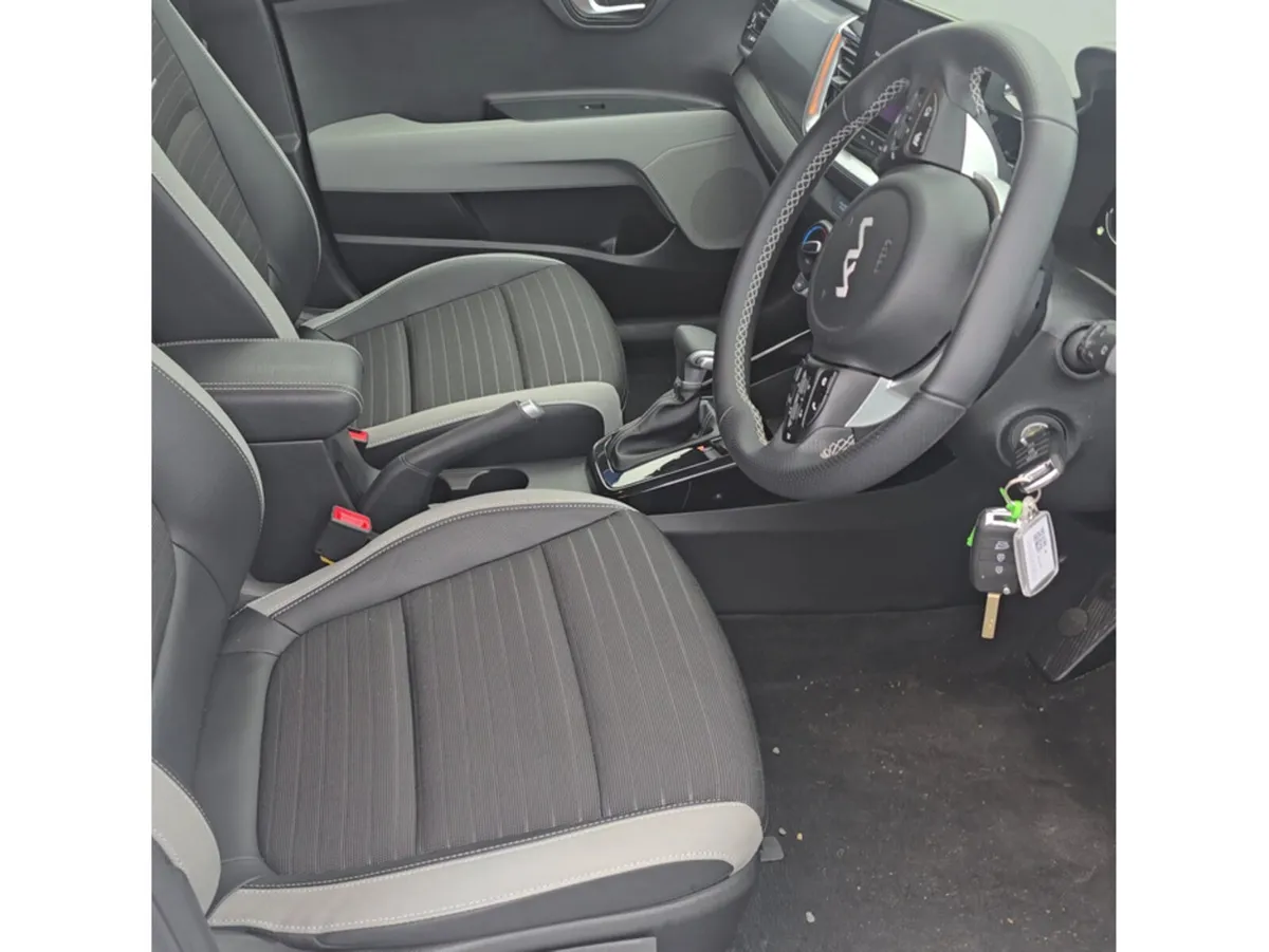 Kia Stonic SUV, Petrol Hybrid, 2026, White