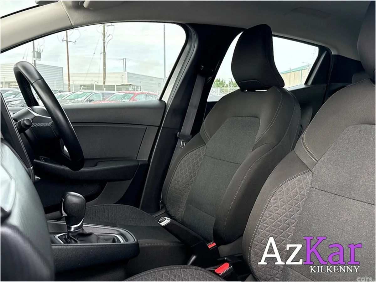 Renault Clio Hatchback, Petrol, 2023, Grey