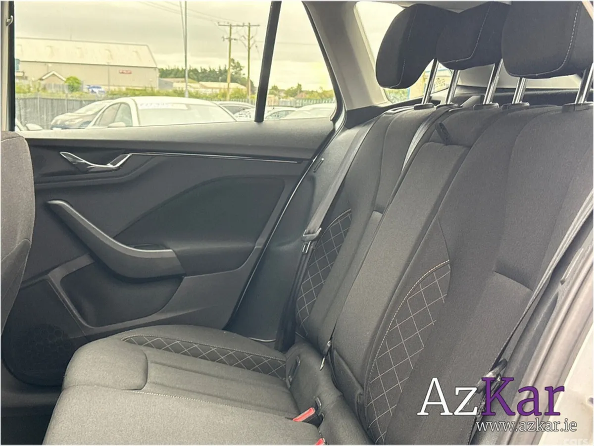 Skoda Kamiq Hatchback, Petrol, 2023, Grey