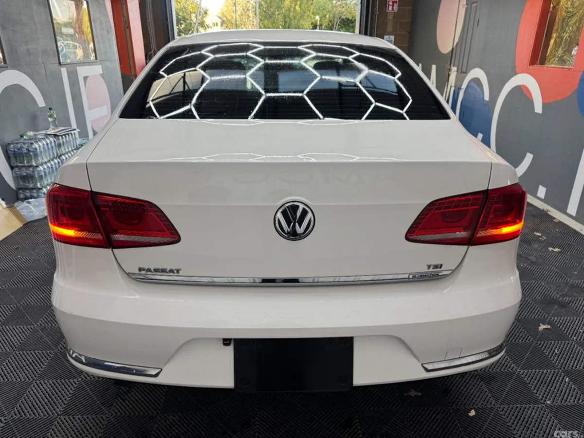 Volkswagen Passat Saloon, Petrol, 2012, White