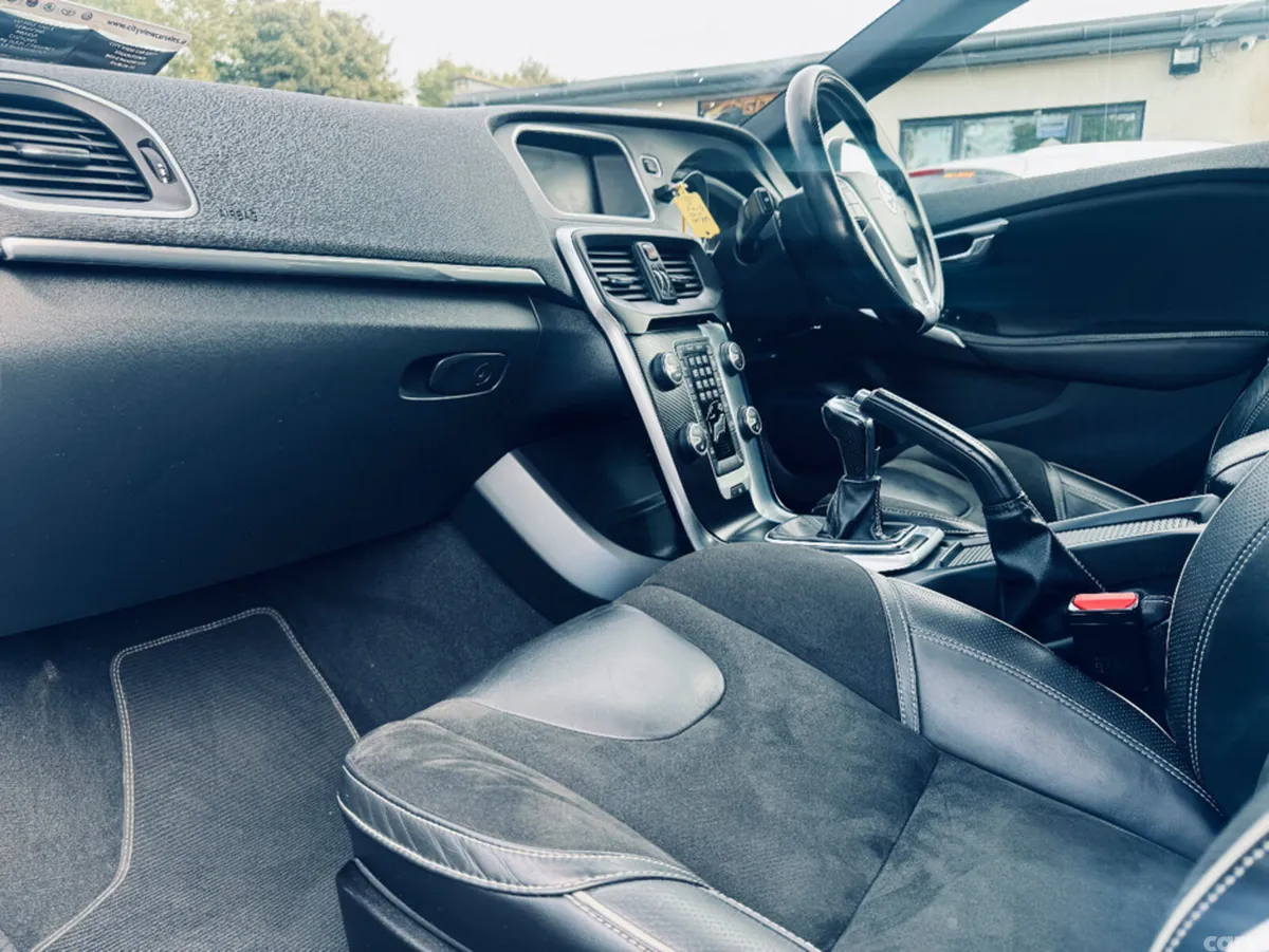 Volvo V40 Hatchback, Diesel, 2016, Grey