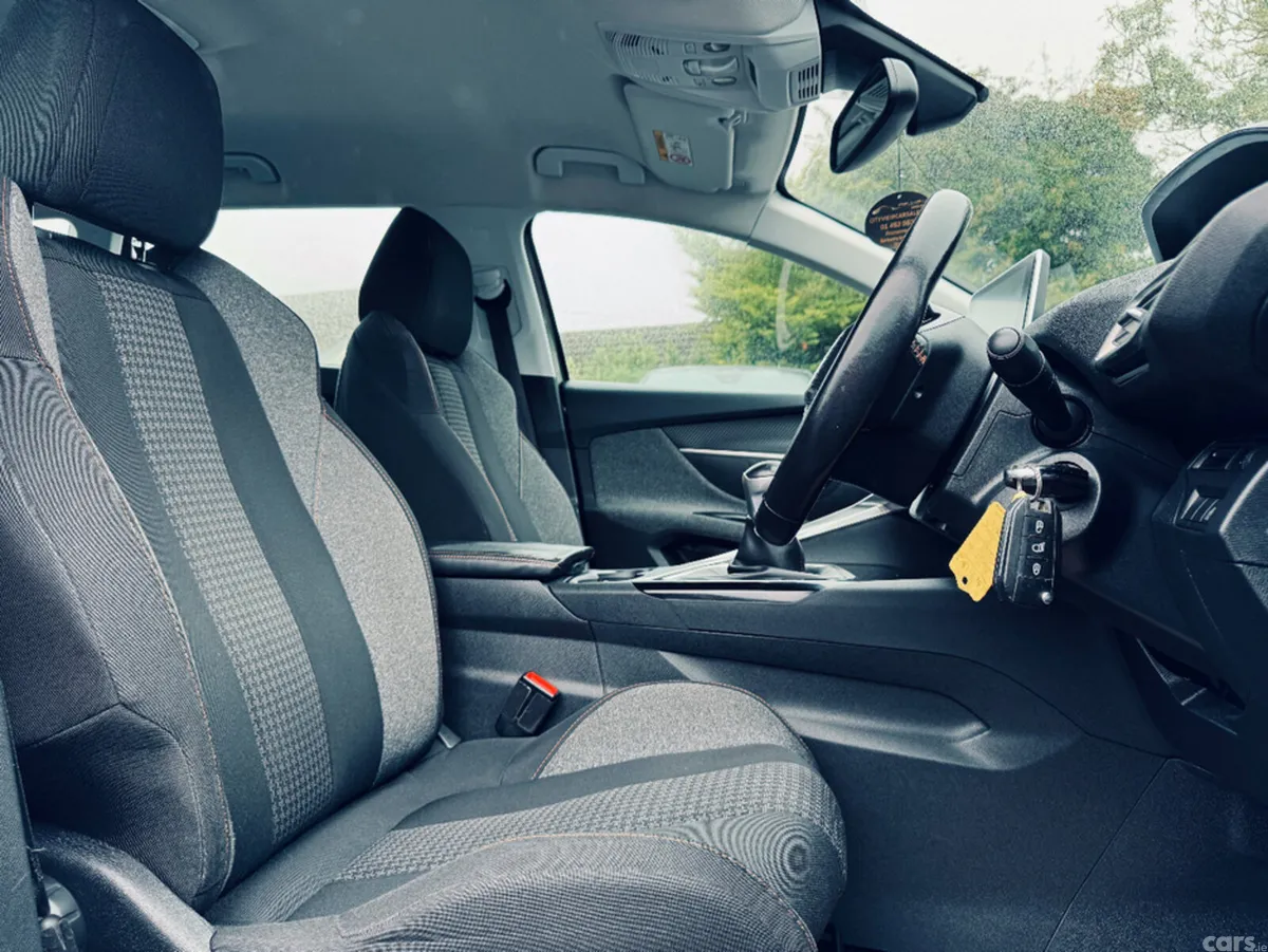 Peugeot 5008 MPV, Diesel, 2018, Grey