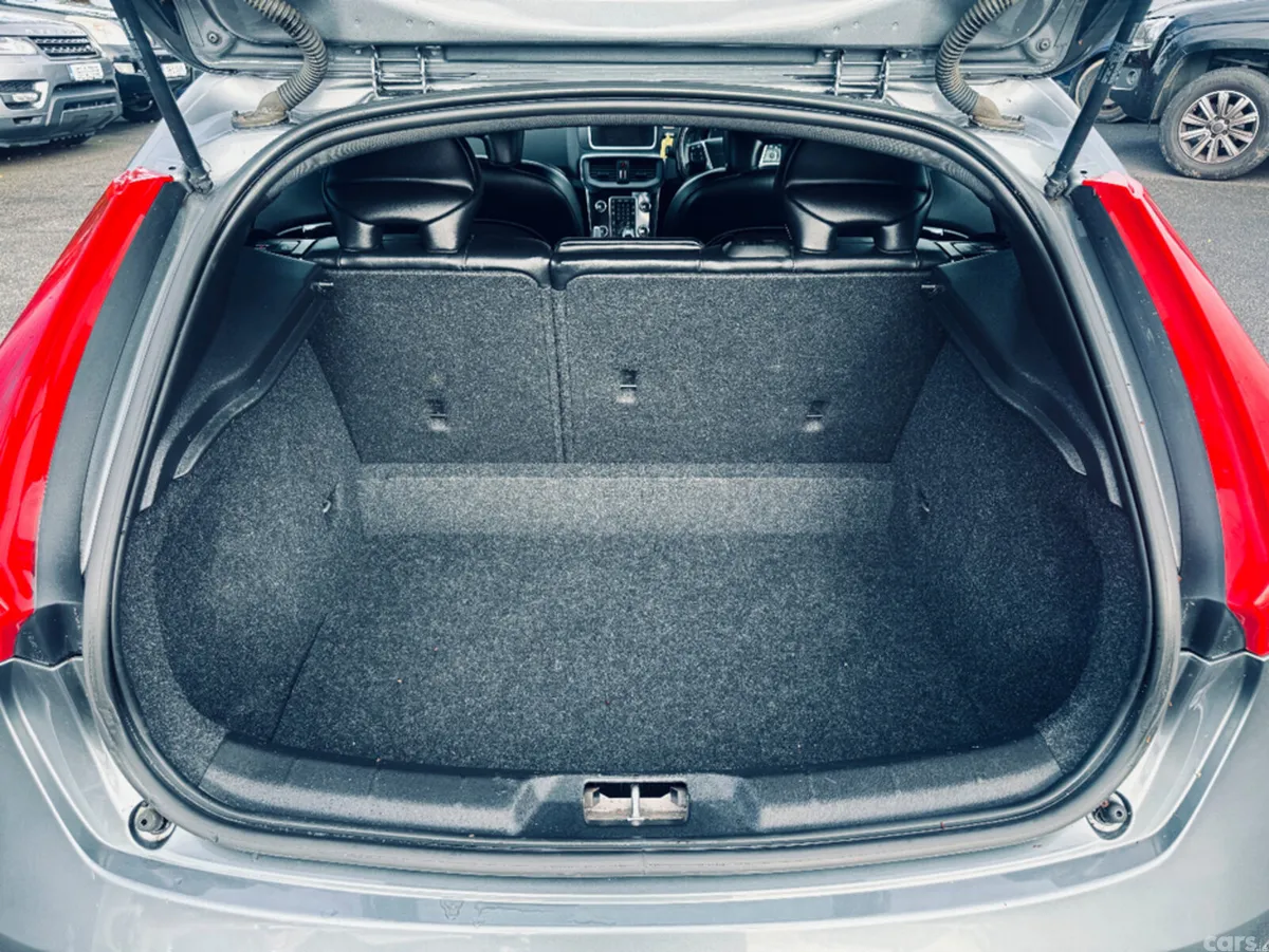 Volvo V40 Hatchback, Diesel, 2016, Grey