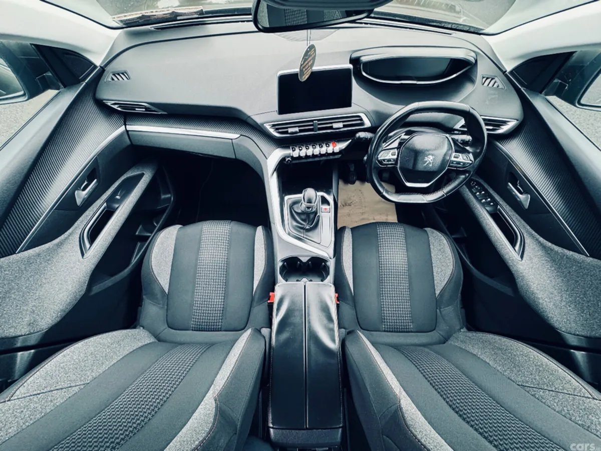 Peugeot 5008 MPV, Diesel, 2018, Grey