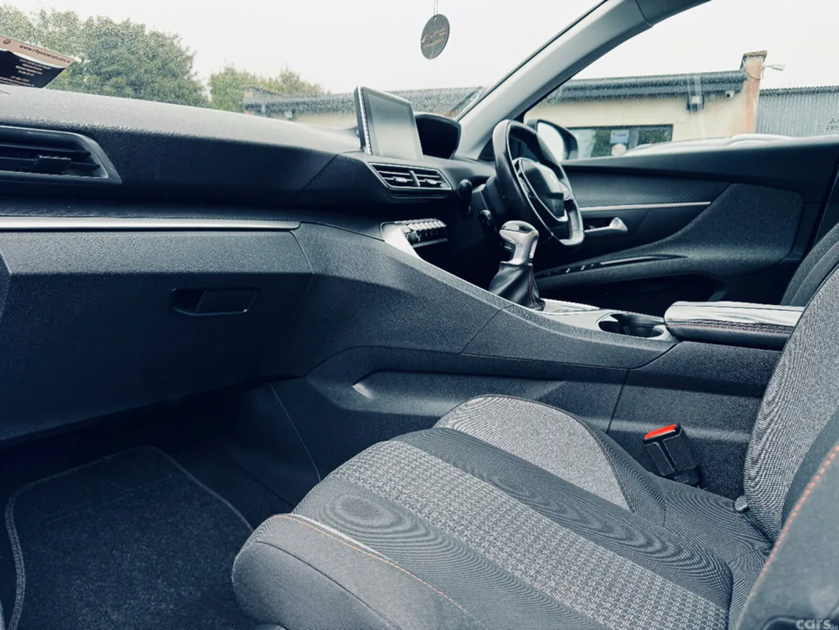 Peugeot 5008 MPV, Diesel, 2018, Grey