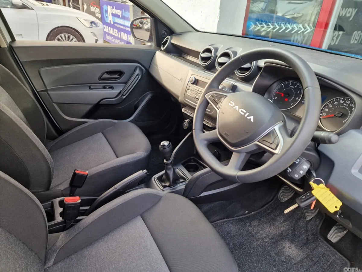 Dacia Duster MPV, Petrol, 2023, Blue