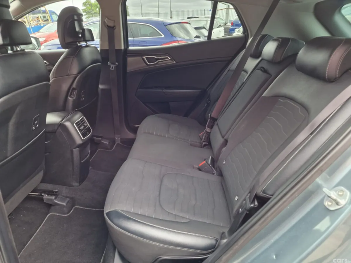 Kia Sportage MPV, Diesel, 2022, Grey