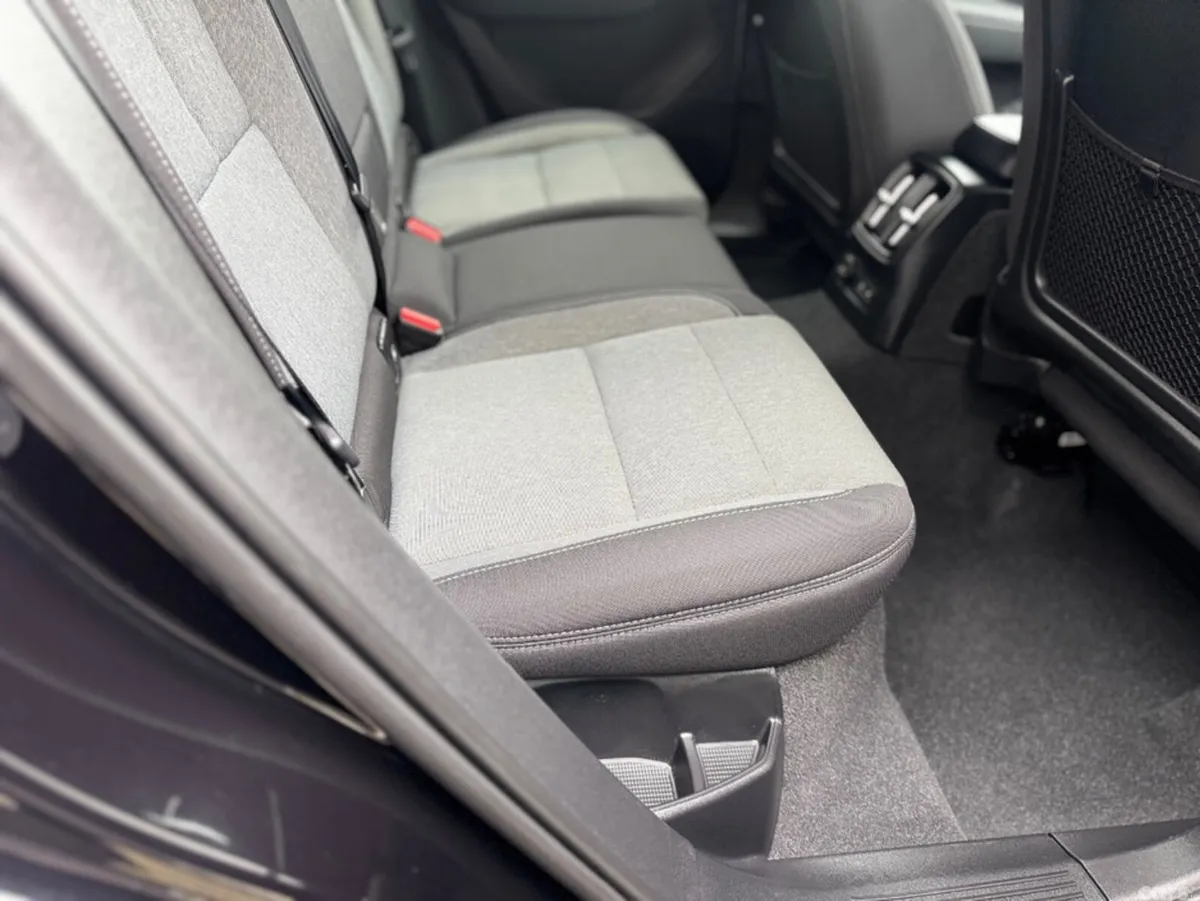 Volvo XC40 Estate, Petrol Plug-in Hybrid, 2023, Black