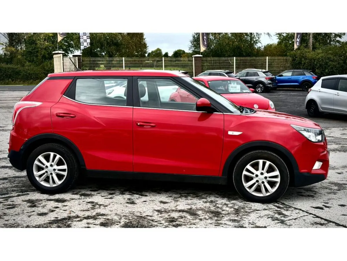 SsangYong Tivoli Hatchback, Diesel, 2016, Red