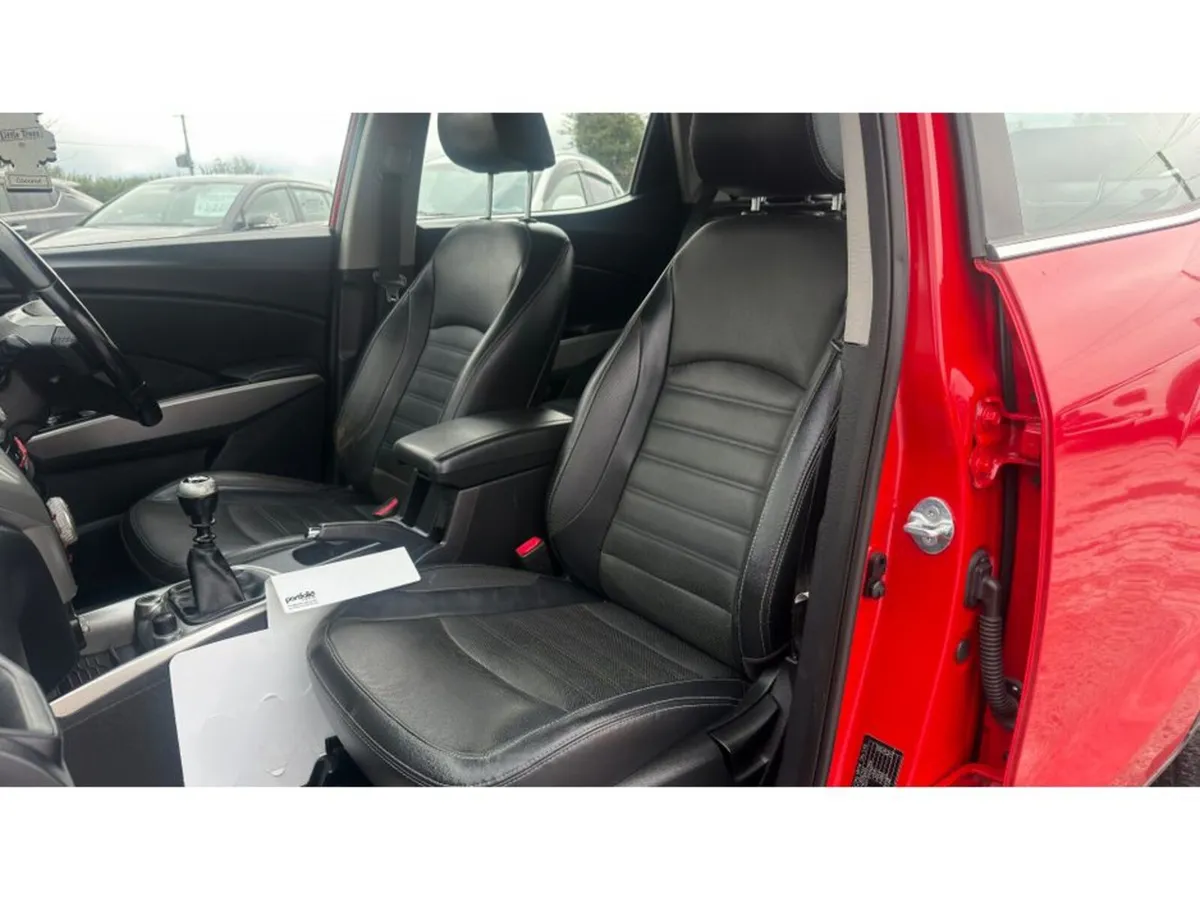 SsangYong Tivoli Hatchback, Diesel, 2016, Red